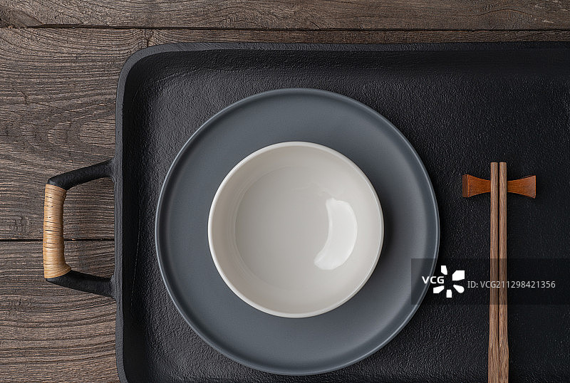 一整干净整洁碗筷盘子餐具图片素材