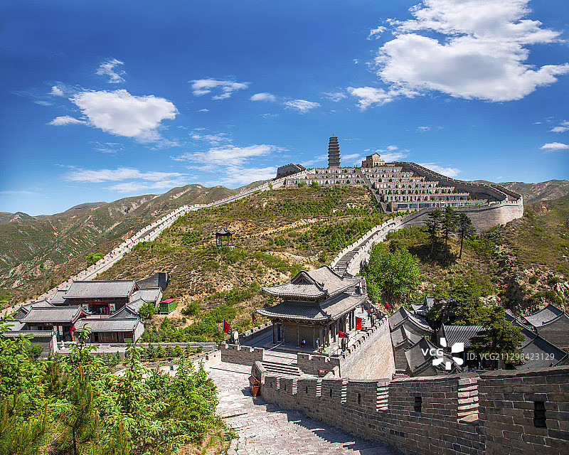 山西忻州市代县雁门关山间里的长城图片素材