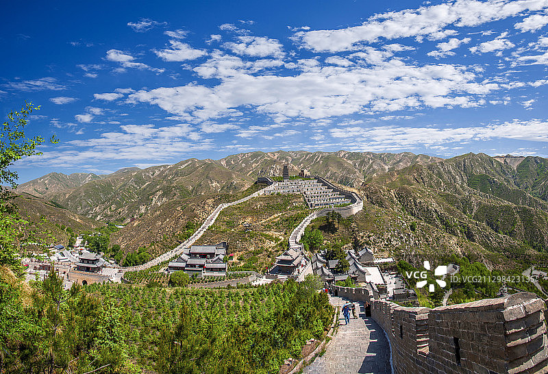 山西忻州市代县雁门关山间里的长城图片素材