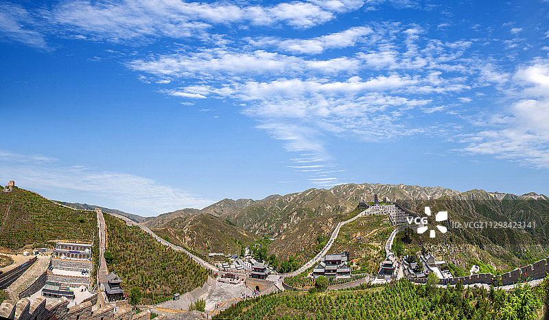 山西忻州市代县雁门关山间里的长城图片素材