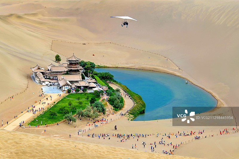 《遥望》图片素材