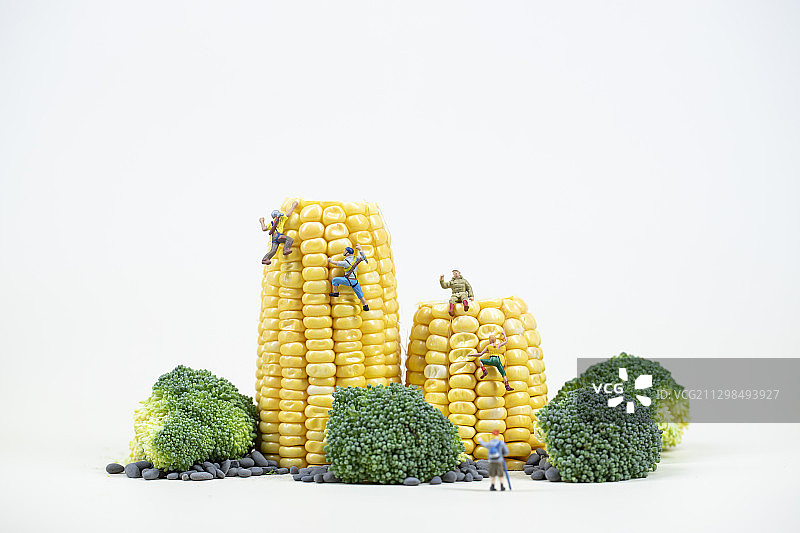 玉米上攀岩探险者图片素材