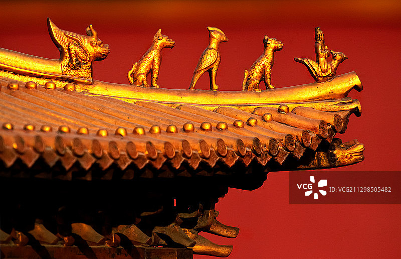 故宫里乾清宫前金亭子飞檐上的鎏金走兽图片素材
