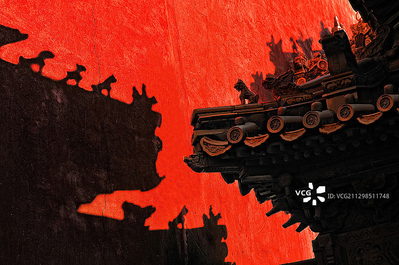 故宫里飞檐上的走兽剪影图片素材