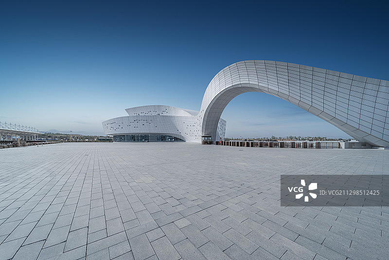 乌鲁木齐天山大峡谷入口流线型现代建筑图片素材