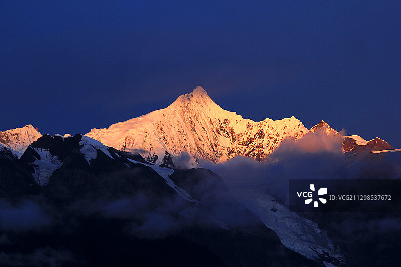 日照金山之卡瓦博格图片素材