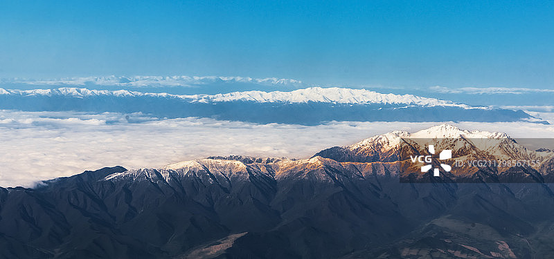极目眺望雪域高原图片素材