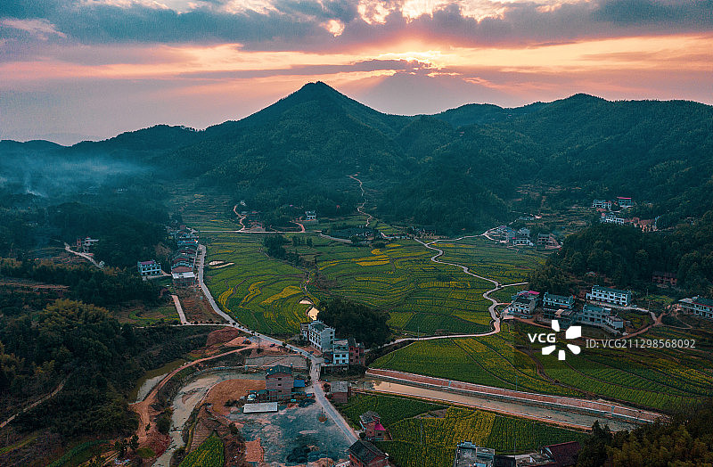 夕阳下的白玉堂图片素材