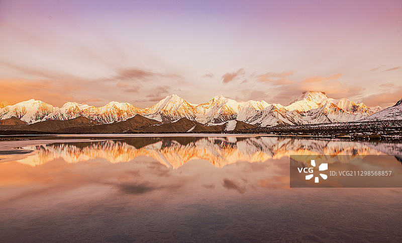 中国四川甘孜州康定贡嘎雪山全景高清图图片素材