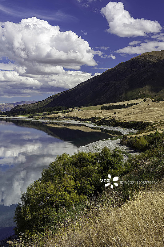新西兰皇后镇的湖泊美景图片素材