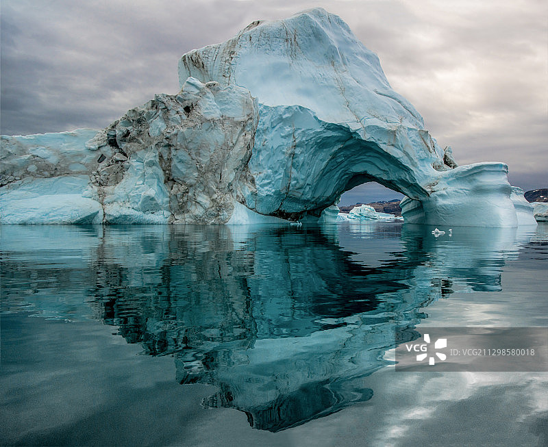 格陵兰岛塔西拉克的冰冻湖泊景色图片素材