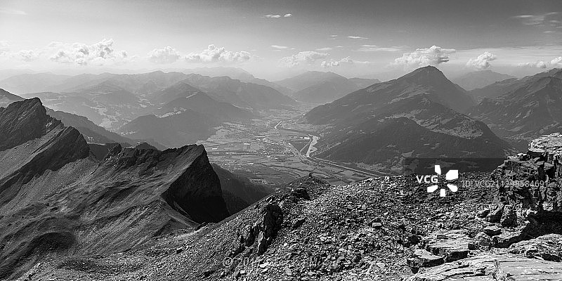 列支敦士登巴尔泽斯雪山美景图片素材
