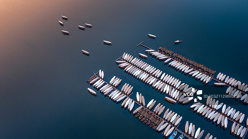 西湖朝霞船坞图片素材