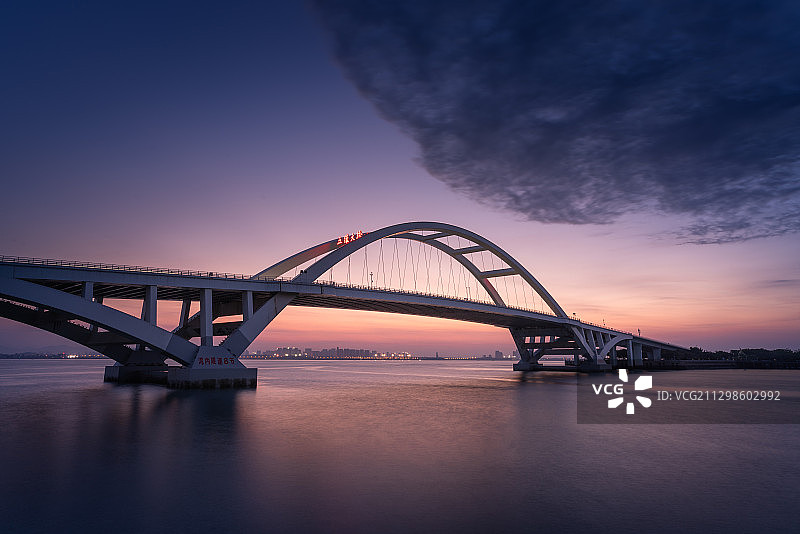 清晨中的五缘大桥图片素材