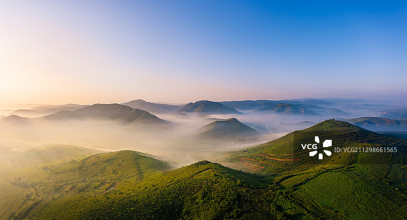 雾隐医巫闾山，阜新老家如此美丽图片素材