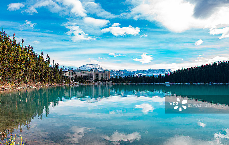 秋天加拿大班夫国家公园露易丝湖风景图片素材
