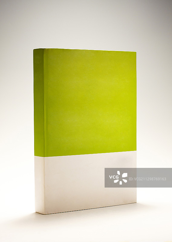 彩色的书籍独立在白色背景上图片素材