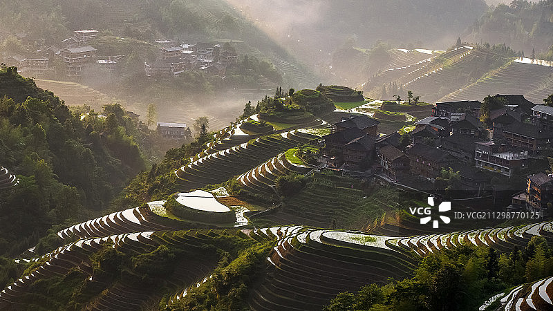 广西龙脊梯田与壮族村寨图片素材
