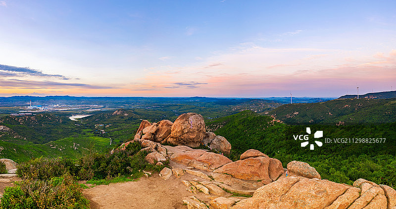 阜新市丁香岭风光，遥望新邱区大唐煤制天然气工程图片素材