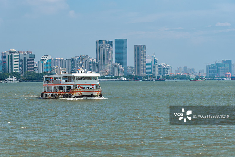 广东汕头内海渡轮城市风光图片素材