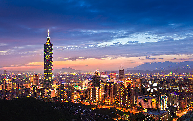 中国台湾台北101大厦夜景图片素材