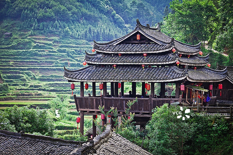 侗族古村寨中的鼓楼图片素材