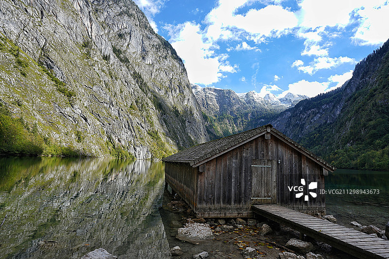 湖中小屋图片素材