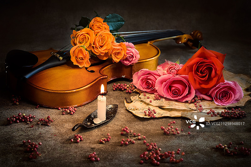 桌上玫瑰花束的俯视图图片素材