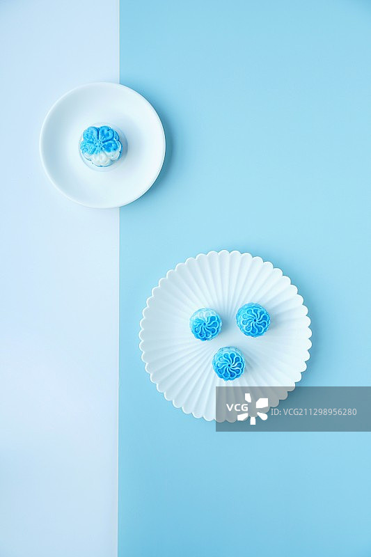 青花瓷冰皮月饼图片素材