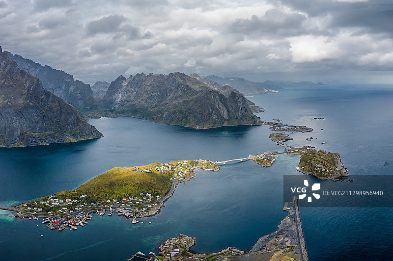 挪威格拉夫达尔群岛与山脉航拍图片素材