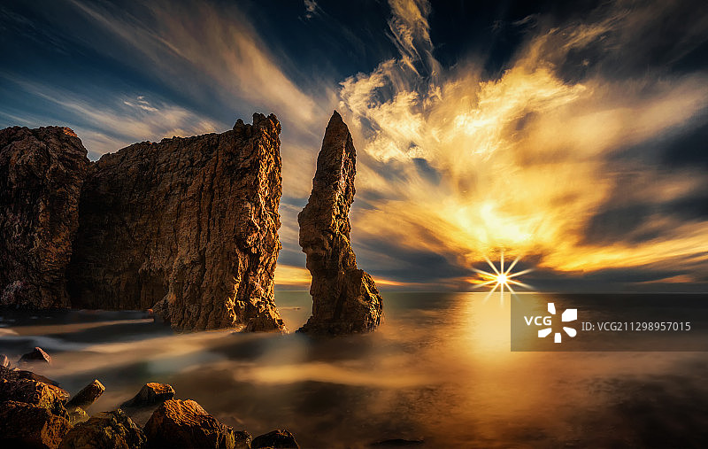 中国辽宁大连瓦房店将军石黄昏图片素材