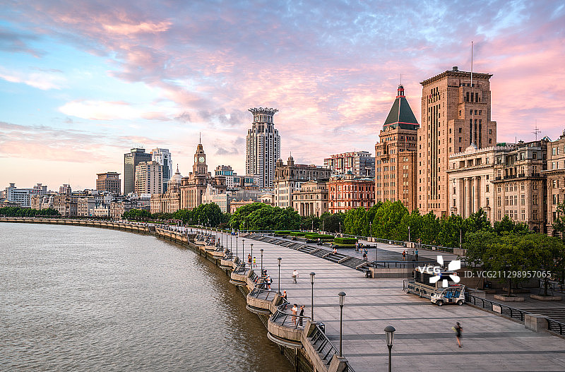 早晨的外滩滨江和万国建筑群图片素材