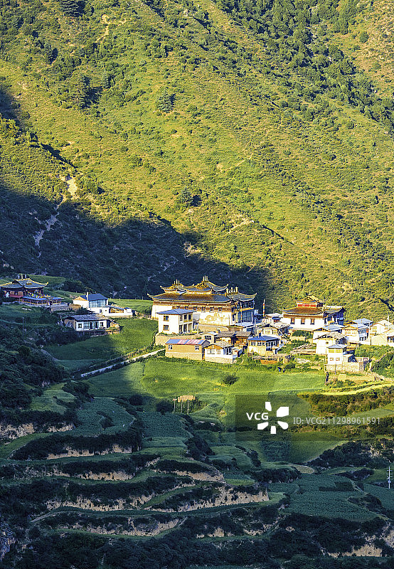 甘南 扎尕那风景区  藏寨图片素材