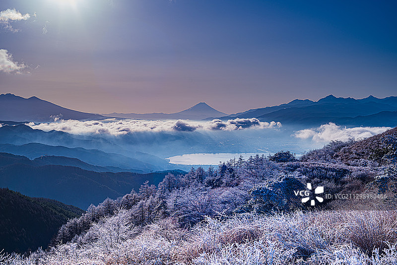 冬季盐尻雪山风光，日本图片素材