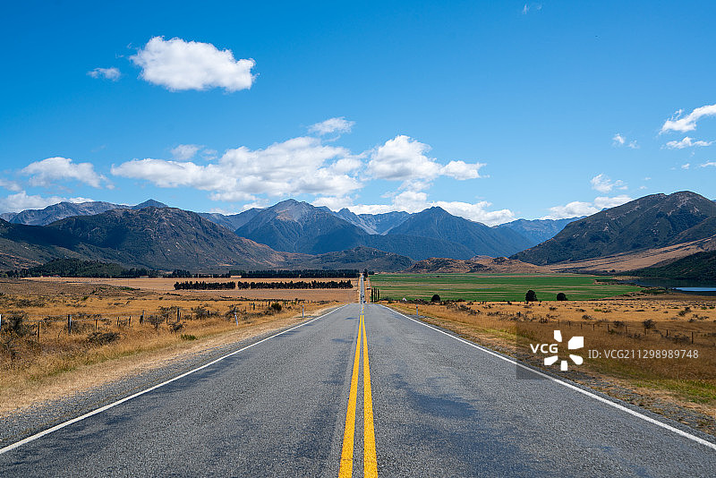 新西兰牛津镇的前进之路图片素材