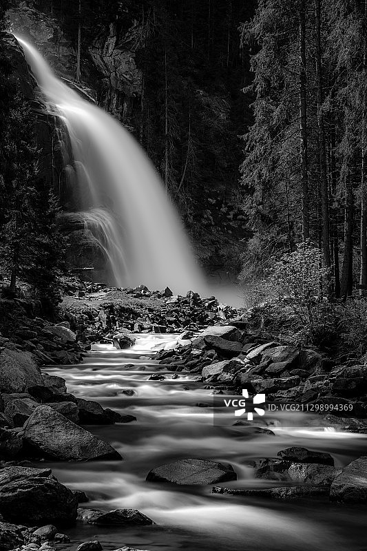 奥地利克里姆尔森林瀑布风景图片素材