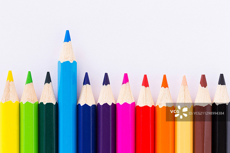 泰国色军府白色背景上的彩色铅笔特写图片素材