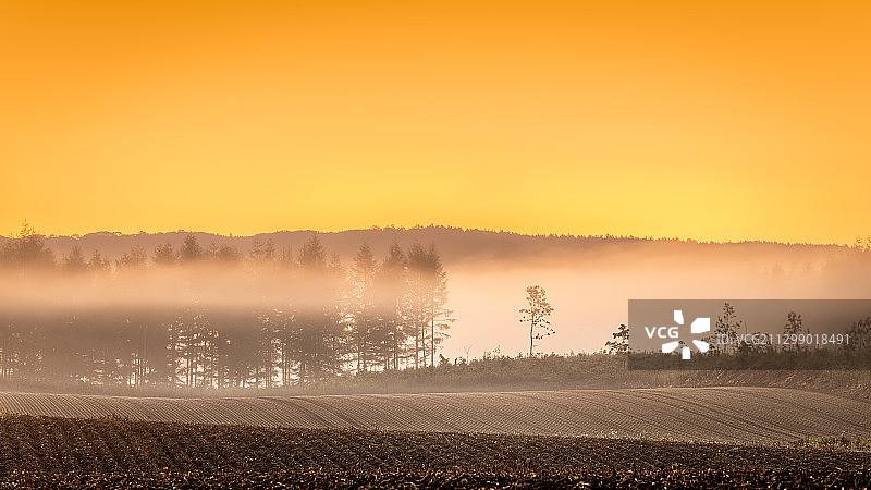 日本带广日落田野风光图片素材