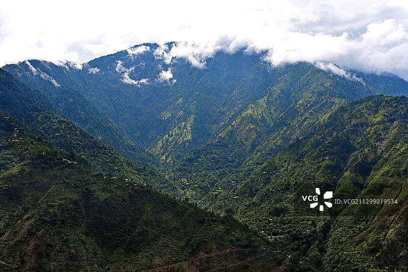 巴基斯坦穆扎法拉巴德山脉的壮丽景色图片素材