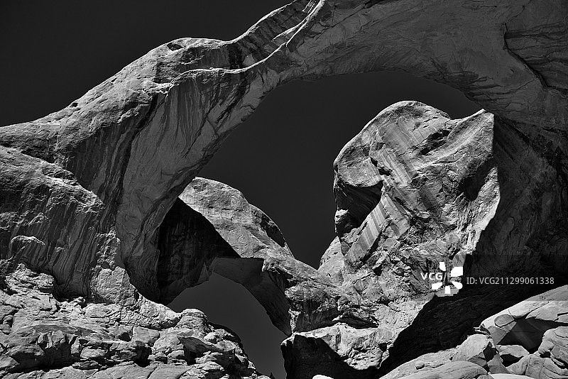 美国摩押岩层仰视图图片素材