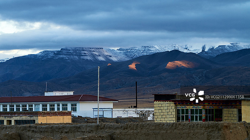 神山下藏民居图片素材