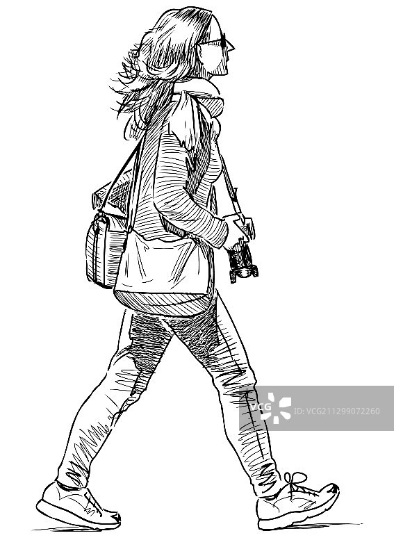 带着相机阔步前行的游客女孩的草图图片素材