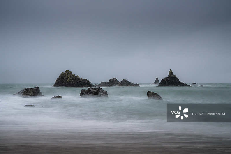 爱尔兰特拉莫尔海中岩石的风景图片素材