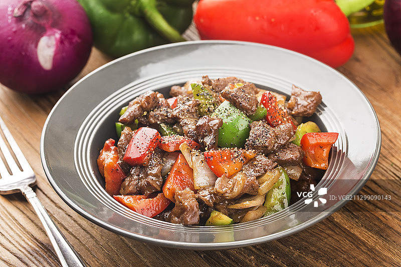 一盘炒牛肉粒图片素材