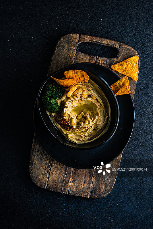 第比利斯桌上碗里的食物俯视图图片素材