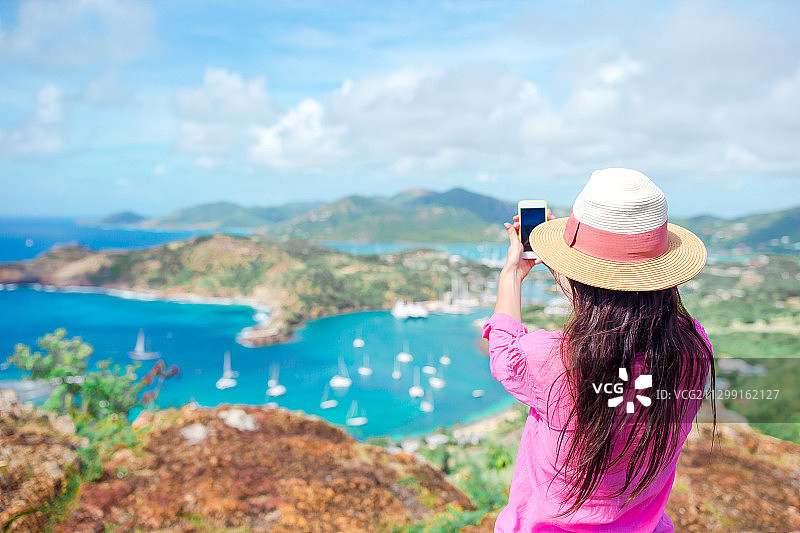 从雪莉高地眺望安提瓜和巴布达的英国港图片素材