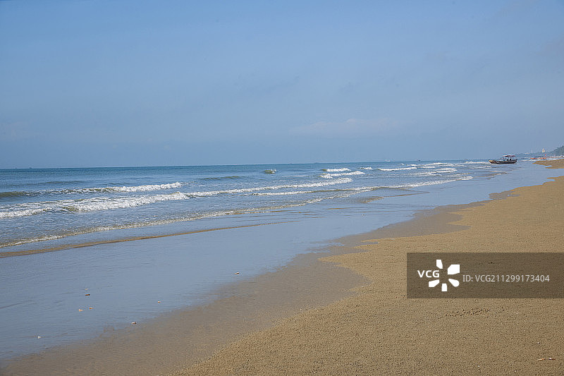 广西东兴京族万尾岛金滩船影图片素材