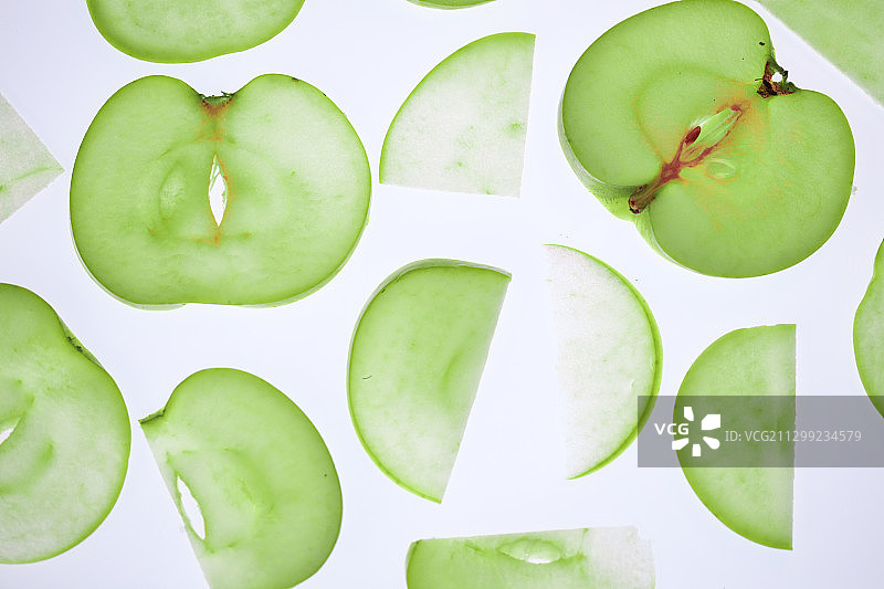 绿色苹果切片逆光抽象构图图片素材