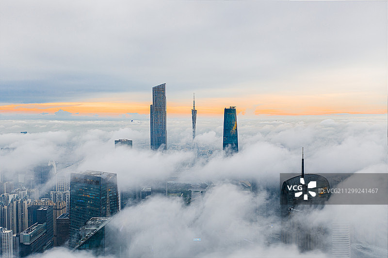 航拍，广州，平流雾日落城市风光，壁纸天空，建筑，天河珠江新城图片素材