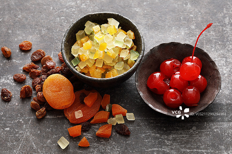 葡萄干、混合果皮、糖渍樱桃和杏干图片素材
